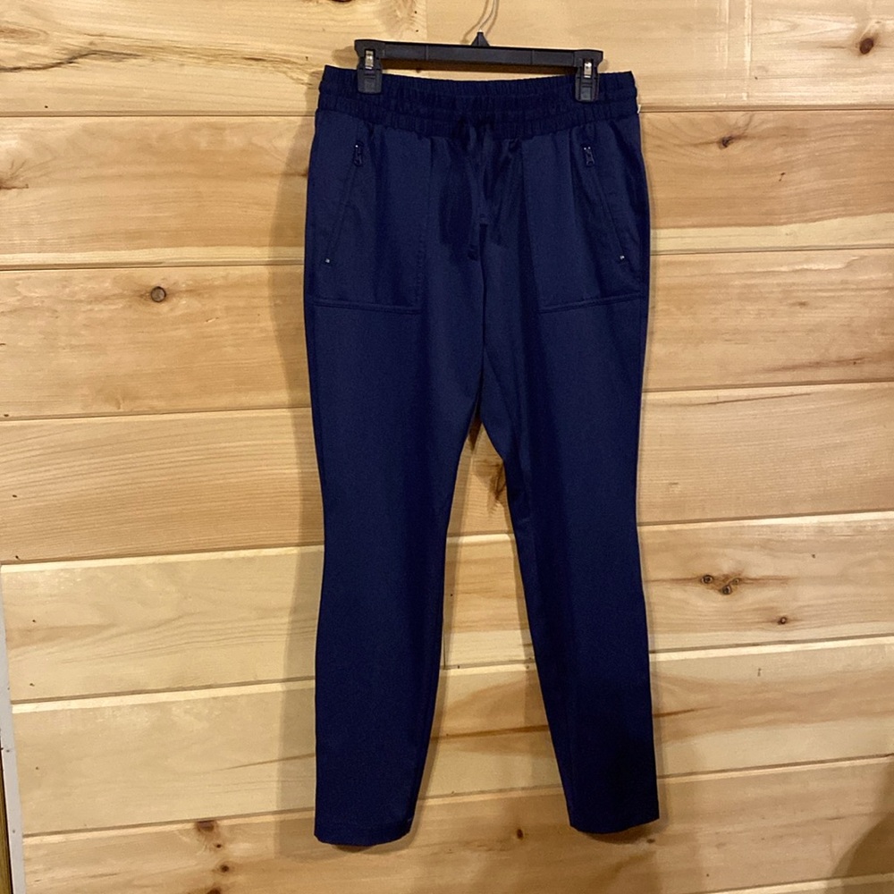 Magellan $20-ladies Medium pants. Navy blue